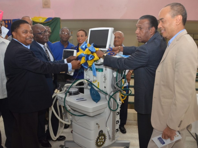 CHASE CEO, W. Billy Heaven, (2nd right) hands over with a new anaesthetic machine to the Mandeville Regional Hospital on November 14, 2017.  The Rotary Club of Mandeville initiated the acquisition of the machine which was supported by the CHASE Fund with a $2.2 million grant.